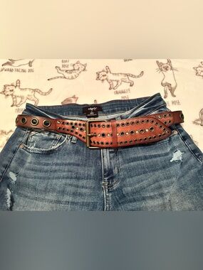 Edgy Brown Double-Row Grommet Leather Belt L